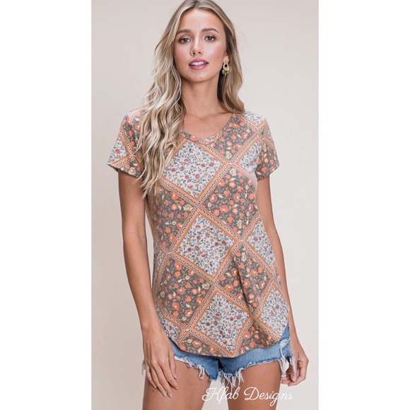 LAST 1! V Neck Super Soft Mosaic Floral Print Top! - Picture 6 of 8